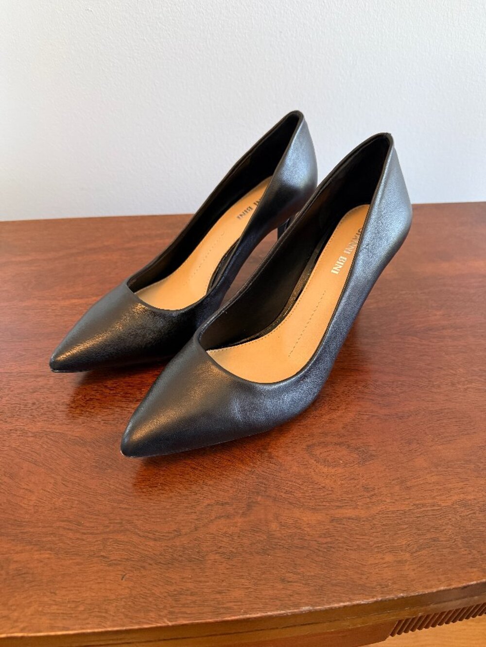 Gianni Bini Black Leather Pumps | Women's Size 8